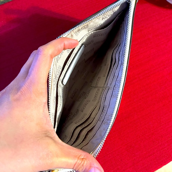 New Michael Kors Jet Set Travel Bag, Leather Wristlet Wallet, Silver Studded - Picture 5 of 8